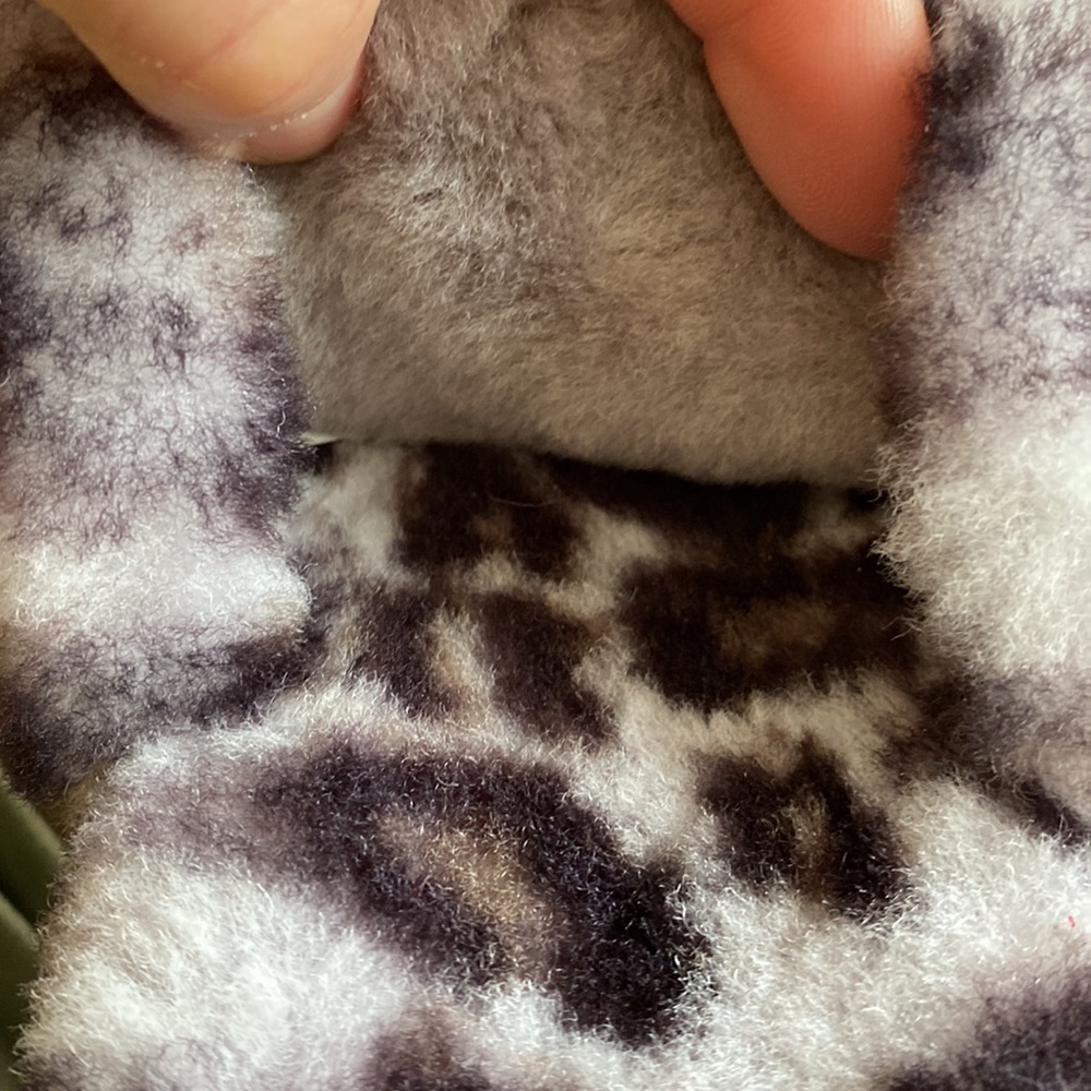 UGG Slippers - Picture 6 of 7